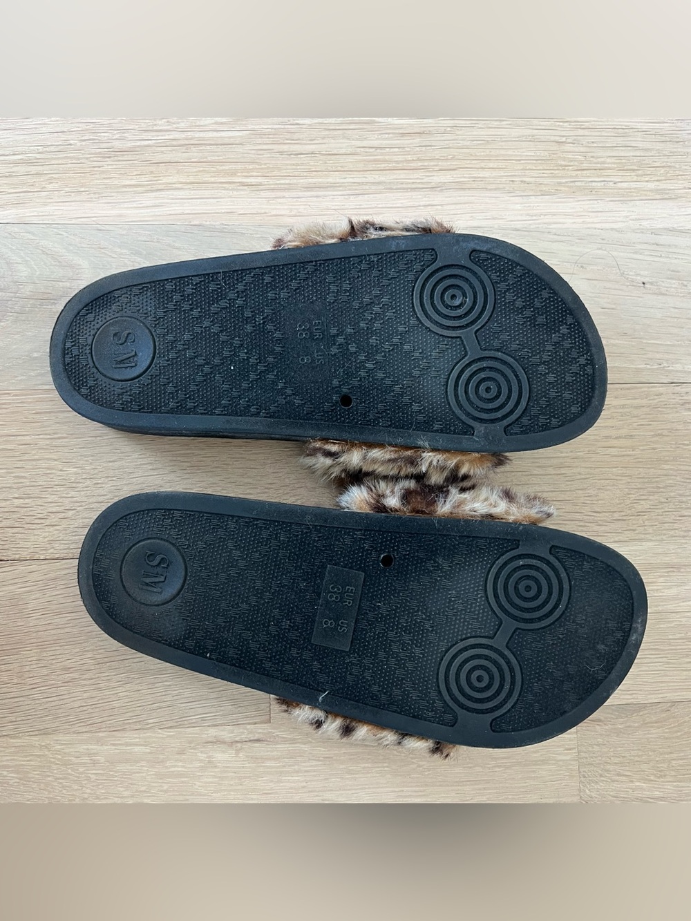 Steve Madden Leopard Print Faux Fur Slide Sandals - Black & Brown - Picture 2 of 2